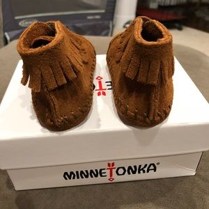 Minnetonka Shoes - Minnetonka Moccasin baby shoes size 1 never worn Minnetonka Shoes - Minnetonka Moccasin baby shoes size 1 never worn